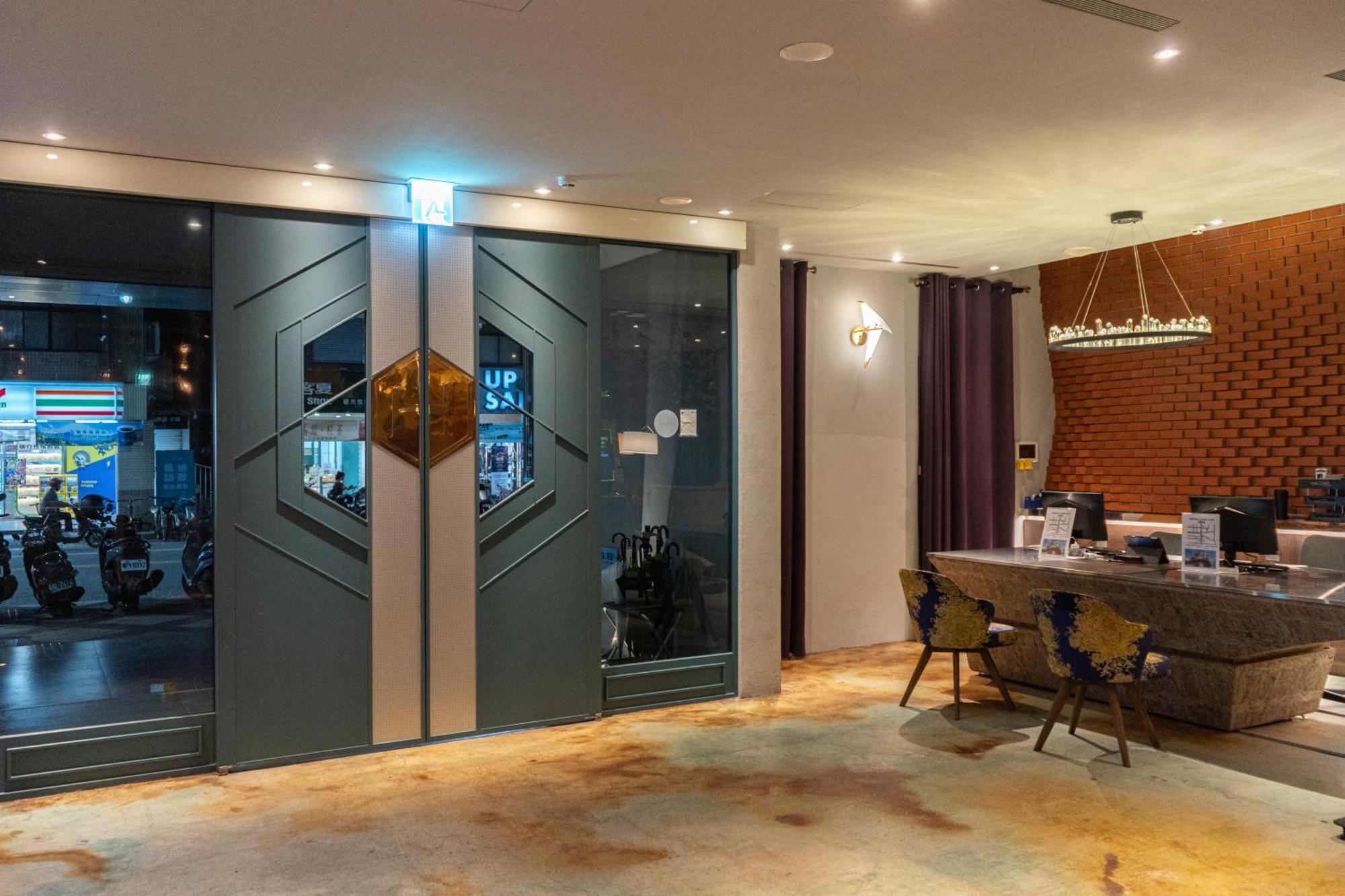 Check Inn Hive Luodong Exterior photo